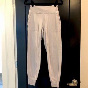 Lululemon align joggers lavender!! Size 6!